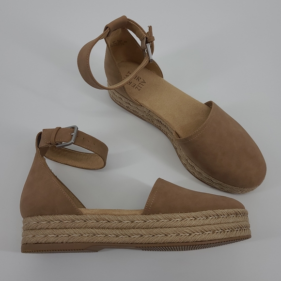 naturalizer waverley platform sandal